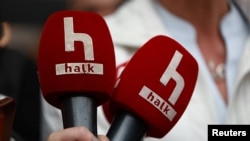 Miîkrofonên Halk TV
