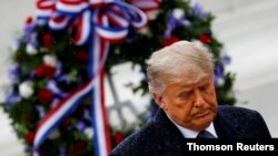 El presidente de Estados Unidos, Donald Trump, durante la conmemoración del Día de los Veteranos, en el Cementerio Nacional de Arlington, Virginia, el 11 de noviembre de 2020.