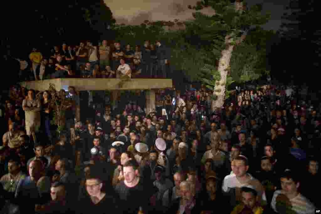 Thousands of Israelis attended the funeral of Sgt. Nissim Sean Carmeli, at the military cemetery in the northern Israeli city of Haifa, July 21, 2014.&nbsp;