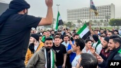 د شام خلک د بشارالاسد د حکومت د سقوط خوشالي لمانځي.