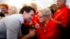 El líder liberal Justin Trudeau en campaña en la Legión Real Canadiense en Greenfield Park, en Montreal, el miércoles.