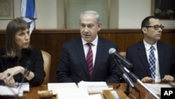 Israeli Prime Minister Benjamin Netanyahu, center, heads the weekly Cabinet meeting in his Jerusalem office, January 6, 2013.