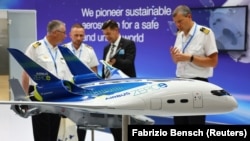 A model of the Airbus Zero-e aircraft is pictured at the ILA Berlin Air Show 2022 in Berlin, Germany June 22, 2022.