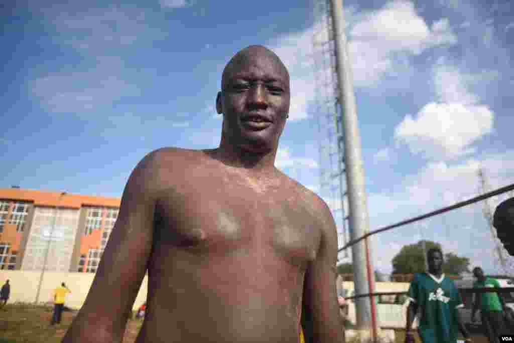 A Mundari wrestler stands with ash on his body before the "Wrestling for Peace" tournament at Juba Stadium in South Sudan's capital, April 16, 2016. (J. Patinkin/VOA)