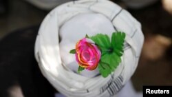 An artificial flower is seen on a turban of a peace marcher as he arrives in Kabul, Afghanistan June 18, 2018. The release of Mullah Abdul Ghani Baradar, co-founder of the Taliban, by Pakistan could be part of efforts to advance a peace dialogue the U.S. has initiated with Qatar-based Taliban representatives. 