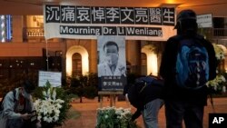Vigilia en honor del médico chino Li Wenliang en Hong Kong, el viernes 7 de febrero de 2020.