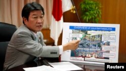 Menteri Industri, Perdagangan dan Ekonomi Jepang Toshimitsu Motegi memberikan penjelasan kepada media (foto: dok). 