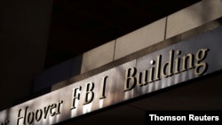 Archivo-Héctor Alejandro Cabrera Fuentes localizó y tomó fotografías de la placa del auto de un oficial del FBI. En la imagen, la sede del FBI en Washington.