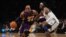 Kobe Bryant des Lakers dans un match contre les Lakers à New York City le 5 février 2013.