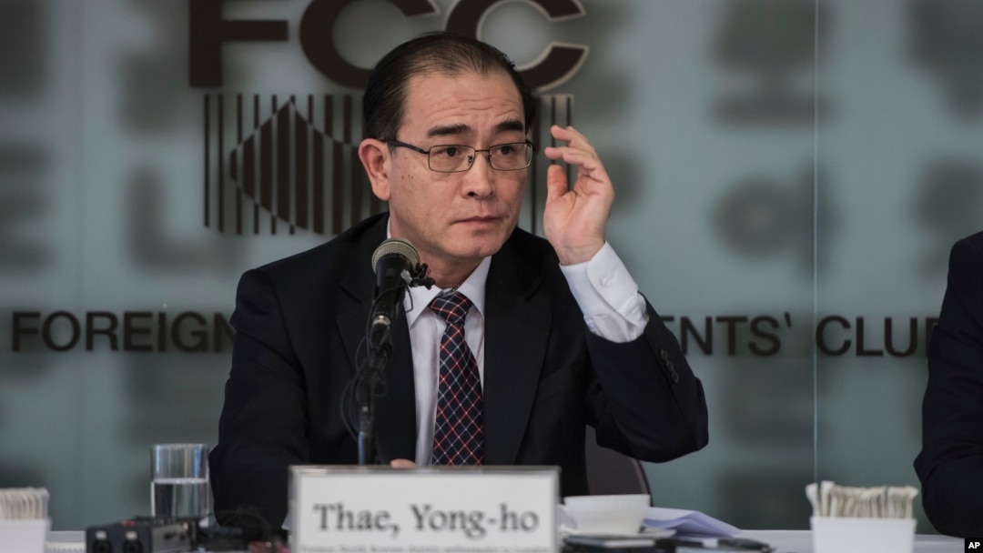 ARSIP – Mantan wakil dubes Korea Utara di Inggris, Thae Yong Ho berbicara dengan media di Foreign Correspondents Club di Seoul, Korea Selatan, Rabu, 25 Januari 2017 (foto: Ed Jones, Pool Photo, via AP)