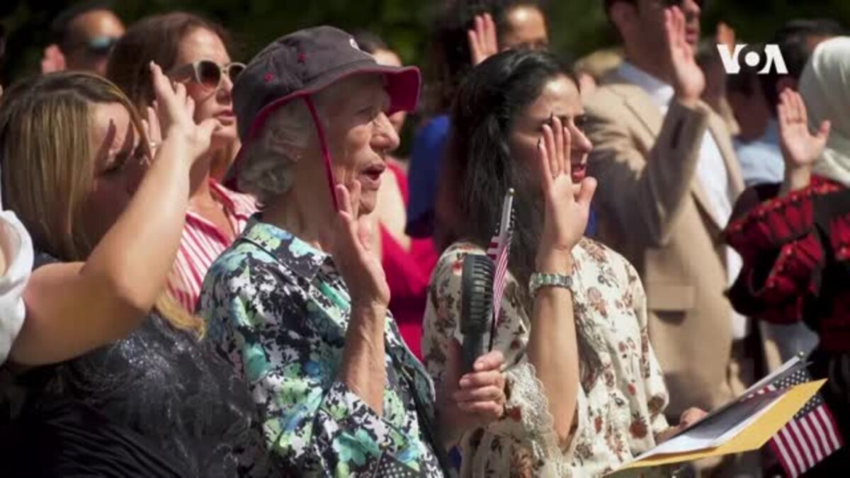 Abanyamahanga Bahawe Ubwenegihugu bw'Amerika Bishimiye Kuzatora bwa Mbere