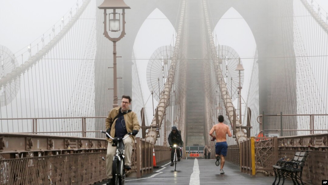 Brooklyn Bridge yang menghubungkan kawasan Manhattan dengan Brooklyn di New York City (foto: ilustrasi).
