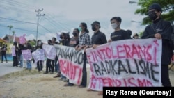 Aksi demonstrasi Aliansi Pemuda Poso mendesak penuntasan kasus terorisme di Kota Tentena. Sabtu (22/5/2021). (Foto: Coutesy/Ray Rarea)