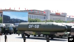 Tên lửa DF-5B của Trung Quốc trong một cuộc duyệt binh năm 2015.