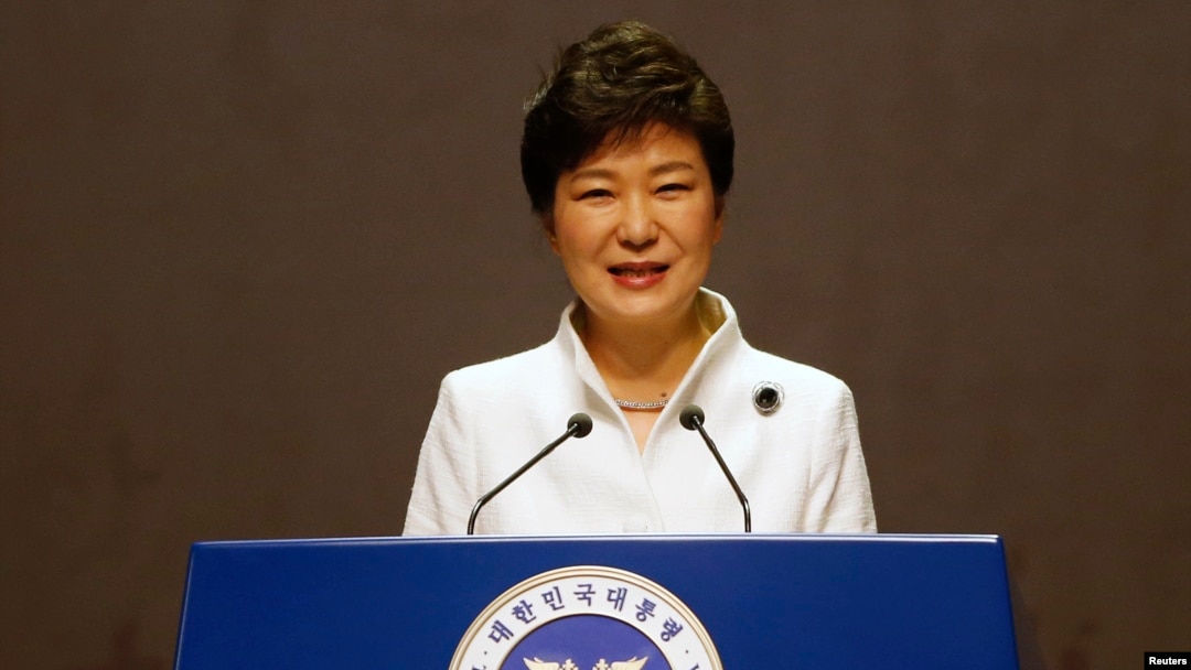 Presiden Korea Selatan, Park Geun-hye (C) menyampaikan sambutan dalam peringatan Hari Kemerdekaan Korea dari kolonialisasi Jepang yang ke-95 di Seoul (1/3).