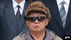 Эта фотография Ким Чен Ира была распространена Северной Кореей в апреле