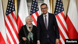 La secretaria del Tesoro de Estados Unidos, Janet Yellen, se reúne con el primer ministro polaco, Mateusz Morawiecki en la Cancillería del Primer Ministro en Varsovia, Polonia, el 16 de mayo de 2022.