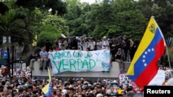 Manifestantes protestan contra los resultados electorales que otorgaron al presidente de Venezuela, Nicolás Maduro, un tercer mandato, en Caracas, Venezuela, el 30 de julio de 2024.