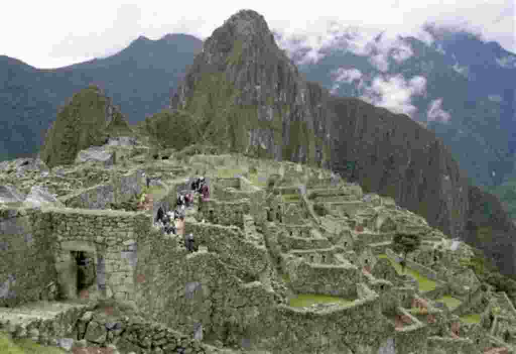 Las ruinas de Machu Picchu, en Perú, fueron nombradas unas de las nuevas siete maravillas del mundo en una encuesta masiva.