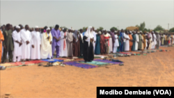 Muslimiin salaadda ciidda ku oogaya Burkina Faso