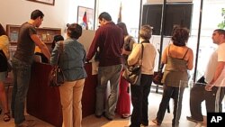 Elections in Venezuela. Venezuelans arrived to the consulate of their country in New York to vote. Sep. 26, 2010.