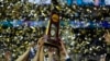 康涅狄格大学战胜圣地亚哥州立大学夺得美国大学男子篮球冠军后的庆祝场面。（2023年4月3日）