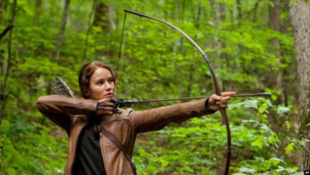Jennifer Lawrence thủ vai Katniss Everdeen trong phim "The Hunger Games."