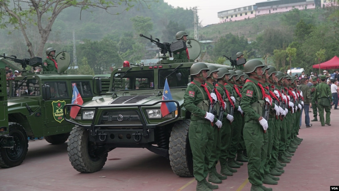Tentara UWSA merayakan status otonomi mereka di Phangsang, negara bagian Shan, Myanmar. 