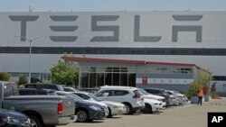 Pabrik mobil Tesla di Fremont, California, 11 Mei 2020. 