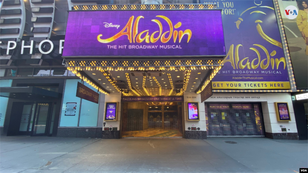 A pocos pasos de Times Square, las salas de Broadway, toda una referencia del teatro mundial, que muestran, una tras otra, sus puertas cerradas.&nbsp;