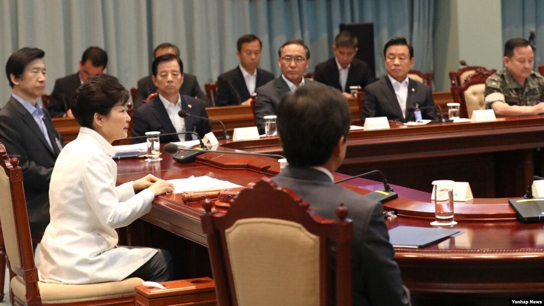 박근혜 한국 대통령이 21일 청와대에서 북한의 탄도 미사일 발사 등 최근 북한의 도발 위협과 관련해 안보상황 점검을 위한 국가안전보장회의(NSC)를 주재하고 있다.