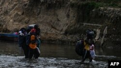 Migrantes de Haití y varios países africanos permanecen varados en la frontera Panamá-Colombia, mientras que el Centro El país estadounidense espera una nueva ola de migrantes que se dirijan a los EE. UU.