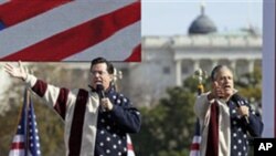 ดาวตลกอเมริกันสองคนจัดการชุมนุมที่บริเวณสนามใหญ่ National Mall ในกรุงวอชิงตันก่อนการเลือกตั้งกลางสมัยสามวัน