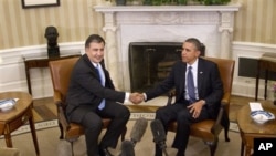 President Barack Obama shakes hands with Georgian President Mikhail Saakashvili at the White House Jan., 30, 2012.