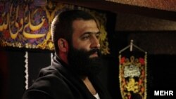 احمد قدمی، مداح اهانت کننده به اهل سنت