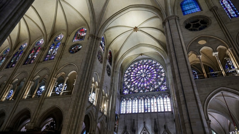 Catedral de Notre Dame revela su interior renovado 5 años después de incendio devastador