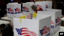 Las autoridades electorales de Estados Unidos debaten aún hasta qué punto los comicios del 3 de noviembre serán por correo o en centros de votación con protecciones para el coronavirus.