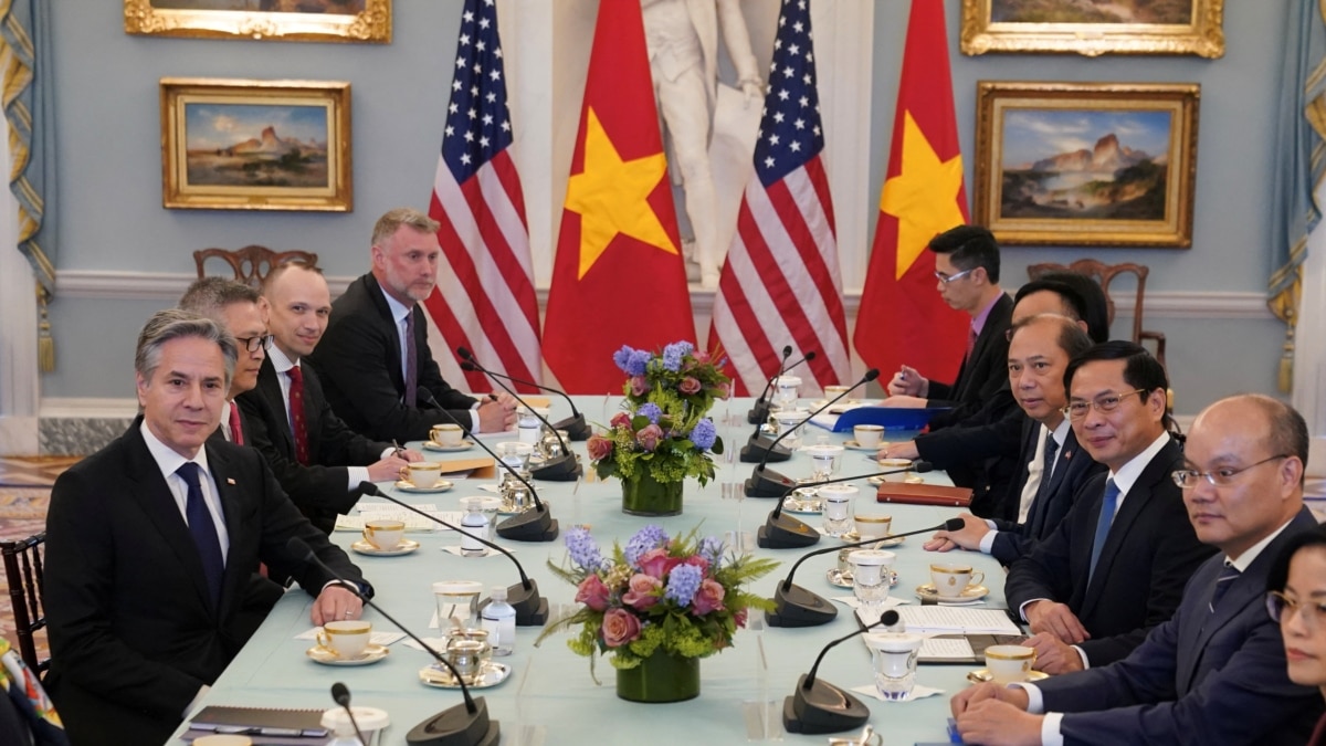 美国务卿会晤越南外长 讨论扩大两国在半导体领域的合作