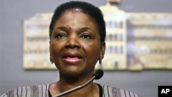 Kepala kemanusiaan PBB Valerie Amos mengunjungi Juba, Sudan Selatan hari Senin 27/1 (foto: dok). 