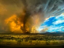 Un tornado de fuego se registró en un incendio en Loyalton, condado de Lassen, California, el 15 de agosto de 2020. Foto cortesía de Katelynn Hewlett / Social Media a través de REUTERS.