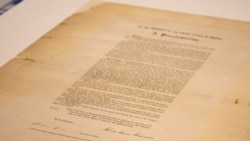 غلامی کے خاتمے کا مسودہ قانون جس پر صدر ابراہم لنکن نے دستخط کیے۔ (فوٹو ایسوسی ایٹڈ پریس)