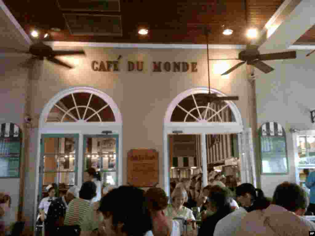 Ispred Cafe du Monde