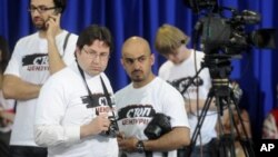 Journalists wearing t-shirts reading "Stop censorship"