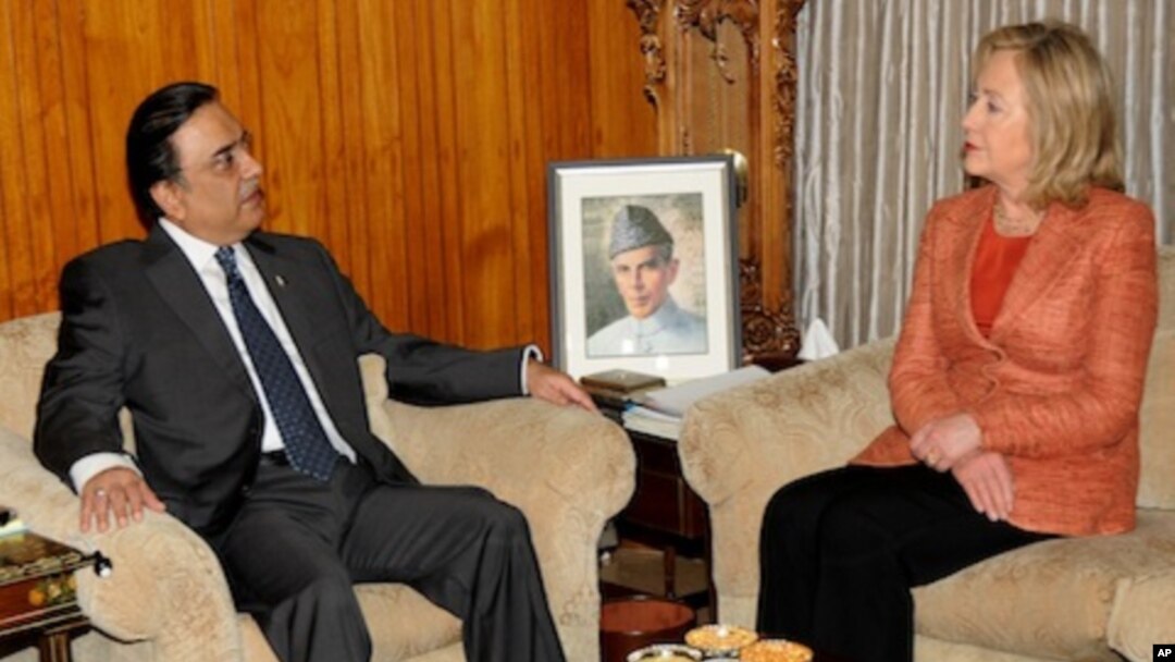 Pokiston prezidenti Osif Ali Zardariy AQSh Davlat kotibasi Xillari Klinton bilan, Islomobod, 2011