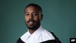  En esta fotografía del 26 de julio de 2019 el actor y productor Michael B. Jordan posa durante la gira de prensa de verano de 2019. Ahora está ofreciendo funciones gratuitas en autocinemas.