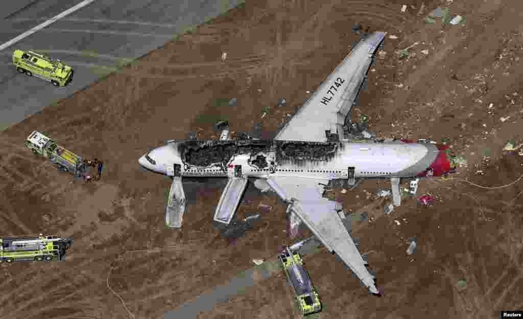 An Asiana Airlines Boeing 777 plane is seen after it crashed while landing at San Francisco International Airport in California, July 6, 2013. Two people were killed and 130 were hospitalized.