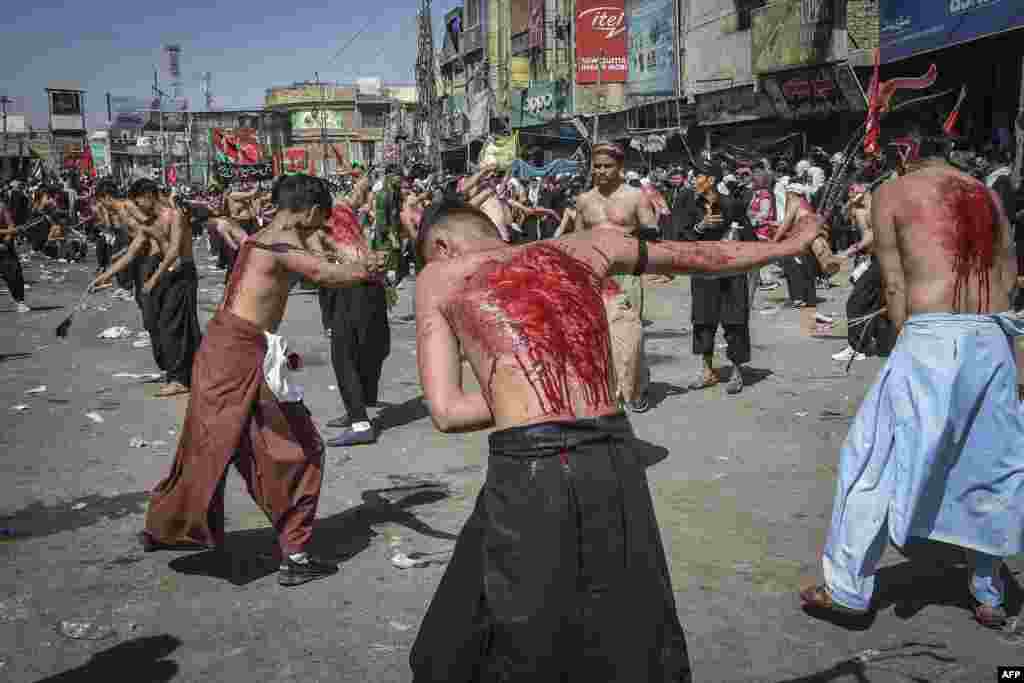 Ashura kuni nishonlanmoqda. Pokiston.