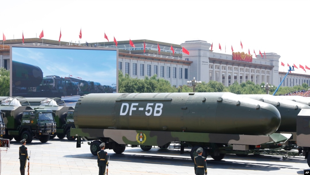 在紀念日本投降70週年的閱兵式上，中國解放軍展示出東風5B洲際彈道飛彈。 （資料照）