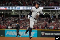 New York Yankees' Aaron Judge runs the bases after hitting a two-run home against the Cleveland Guardians during the eighth inning in Game 3 of the baseball AL Championship Series Thursday, Oct. 17, 2024, in Cleveland. (AP Photo/Jeff Roberson)