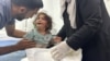 رفح حملے میں زخمی ہونے والی بچی اسپتال میں۔ فوٹورائٹرز